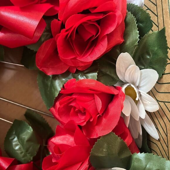 Wreath red silk flowers new - Picture 4 of 6